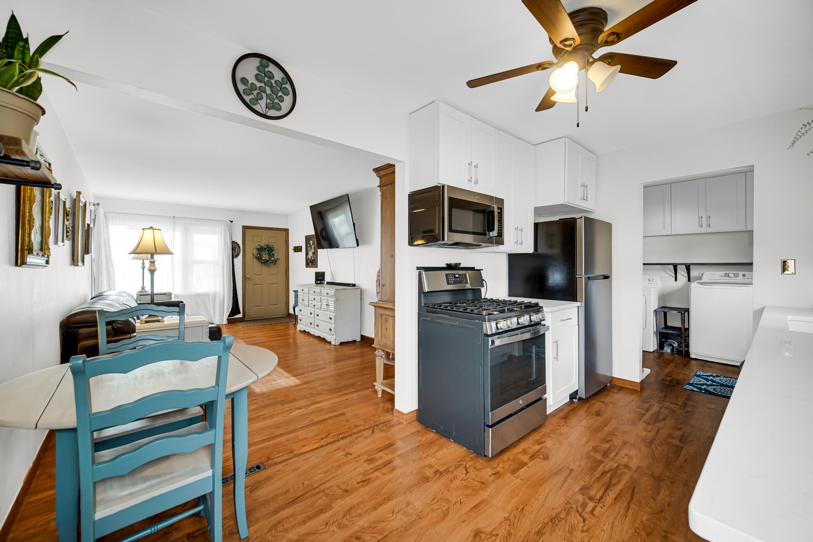 325 South Wisconsin Avenue Addison, IL 60101 - Photo 8 of 16 Gallery Image 8