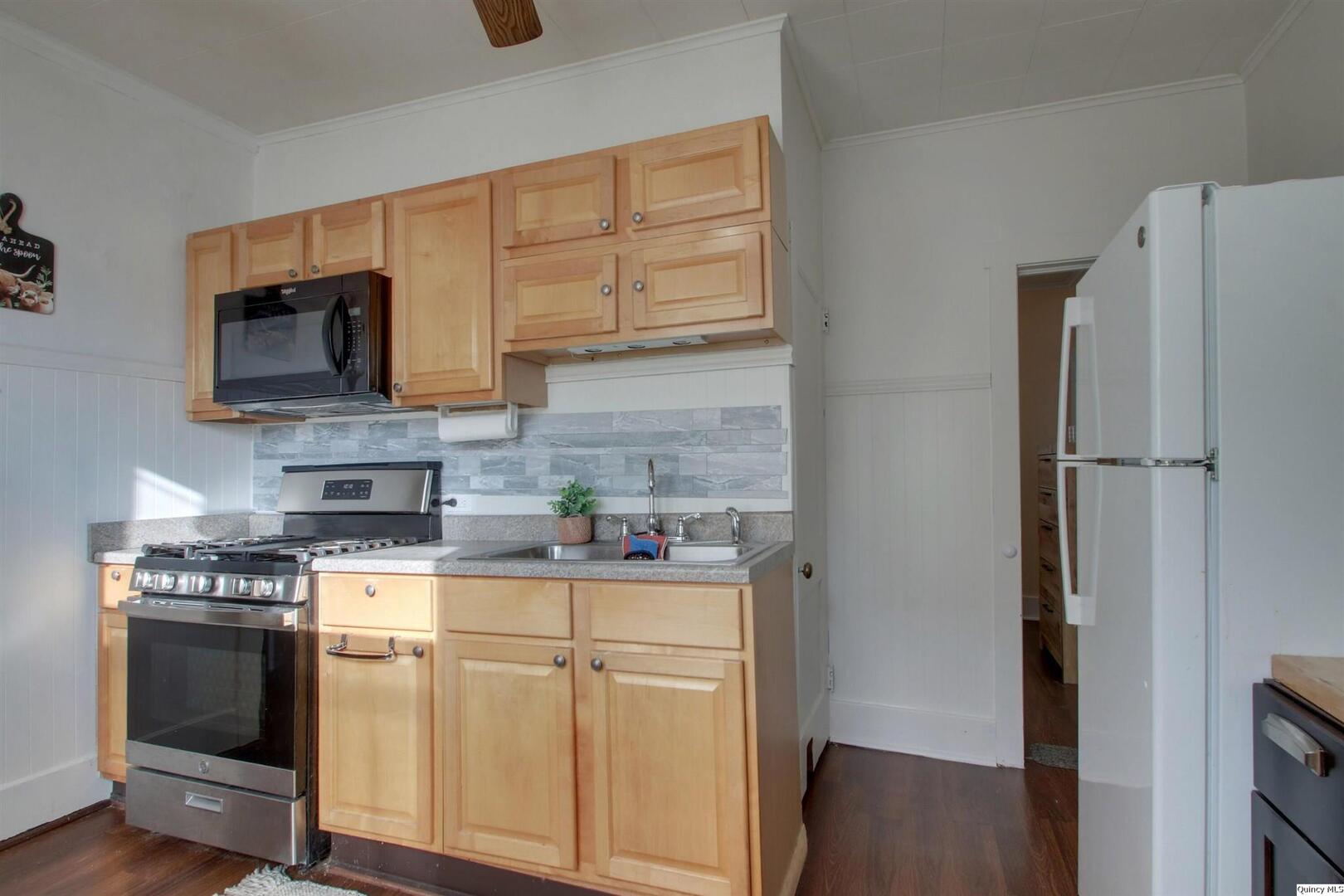 1031 South 12th Street Quincy, IL 62301 - Photo 12 of 22