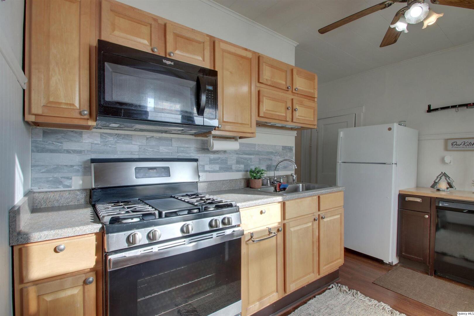 1031 South 12th Street Quincy, IL 62301 - Photo 7 of 22