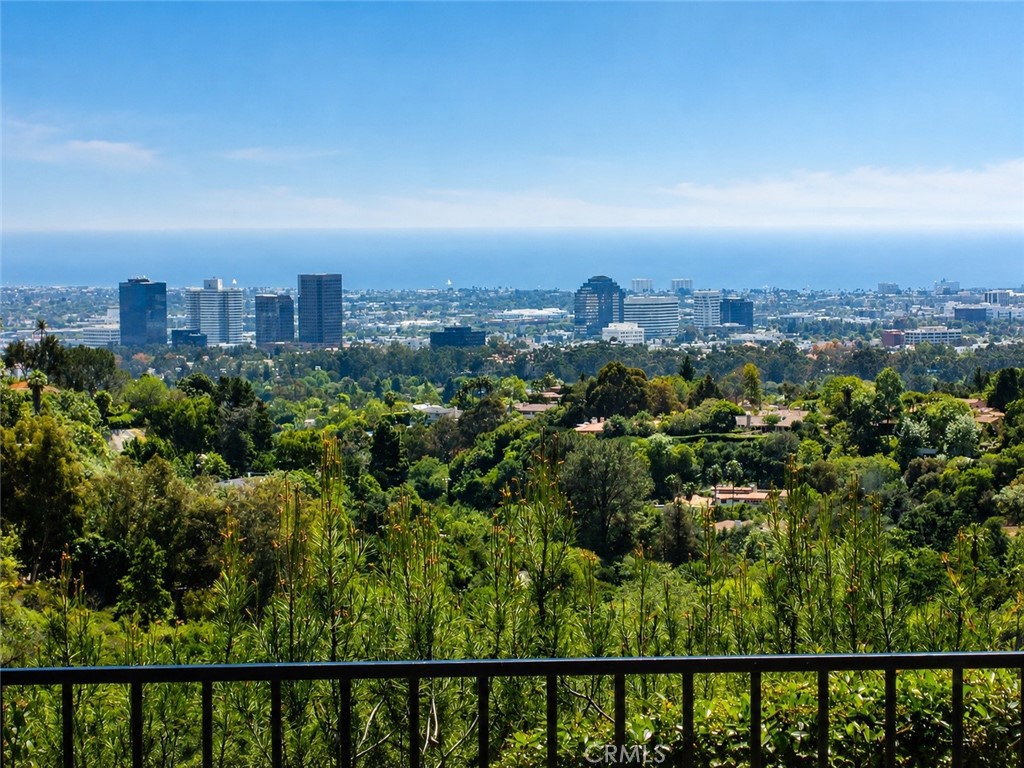 1005 Stradella Road Los Angeles, CA 90077 - Photo 3 of 15