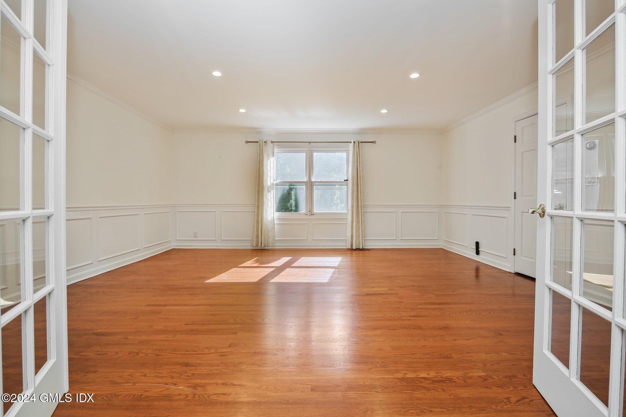 52 Hendrie Avenue Riverside, CT 06878 - Photo 5 of 18 7-web-or-mls-52-hendrie-ave