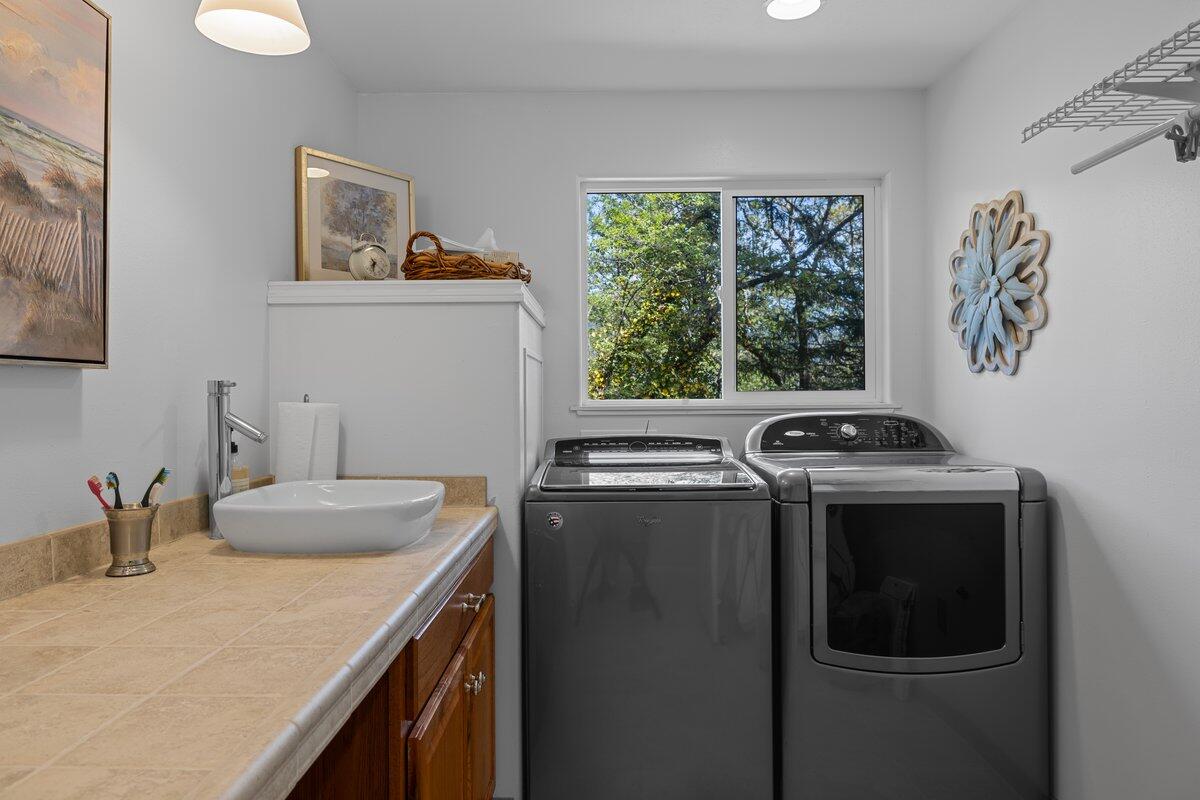 1129 Three Pines Road Grants Pass, OR 97526 - Photo 23 of 52 Laundry Room 1129