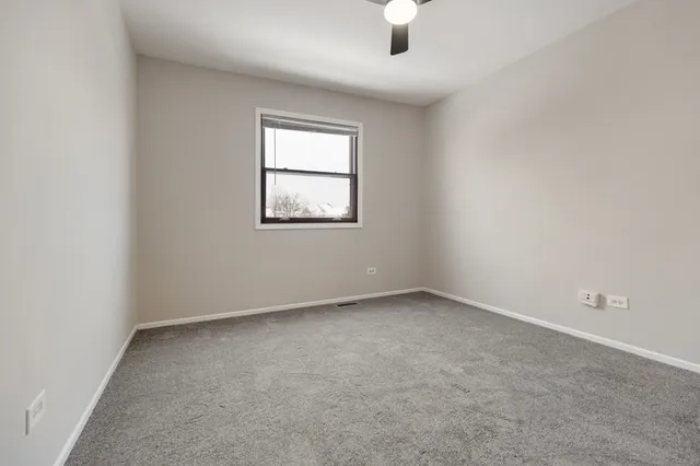 $299,000 | 262 Inverrary Lane, Deerfield, IL 60015