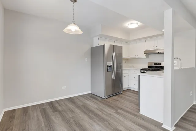 $299,000 | 262 Inverrary Lane, Deerfield, IL 60015