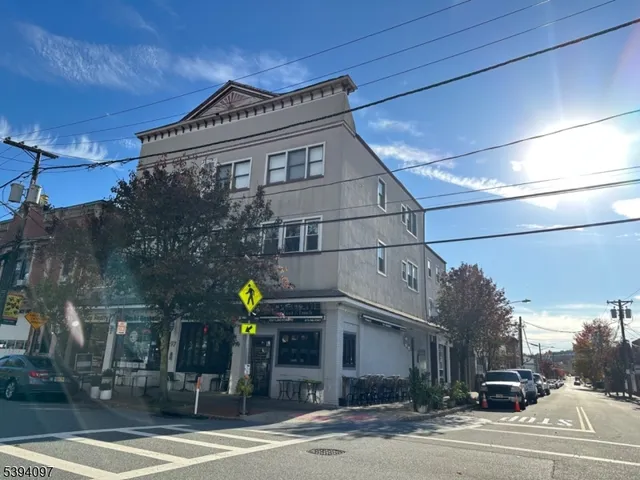 $2,575 | 97 Walnut Street, Unit 2B, Montclair, NJ 07042