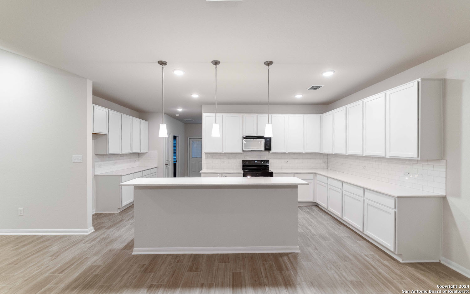 300 Jills Path Seguin, TX 78155 - Photo 5 of 14