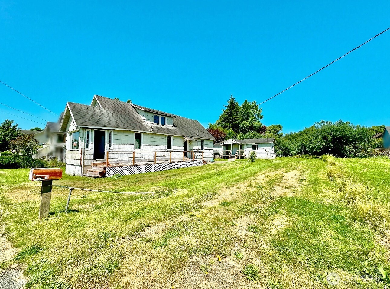 1202 West Perry Street Aberdeen, WA 98520 - Photo 1 of 35 a front view of a house with a garden