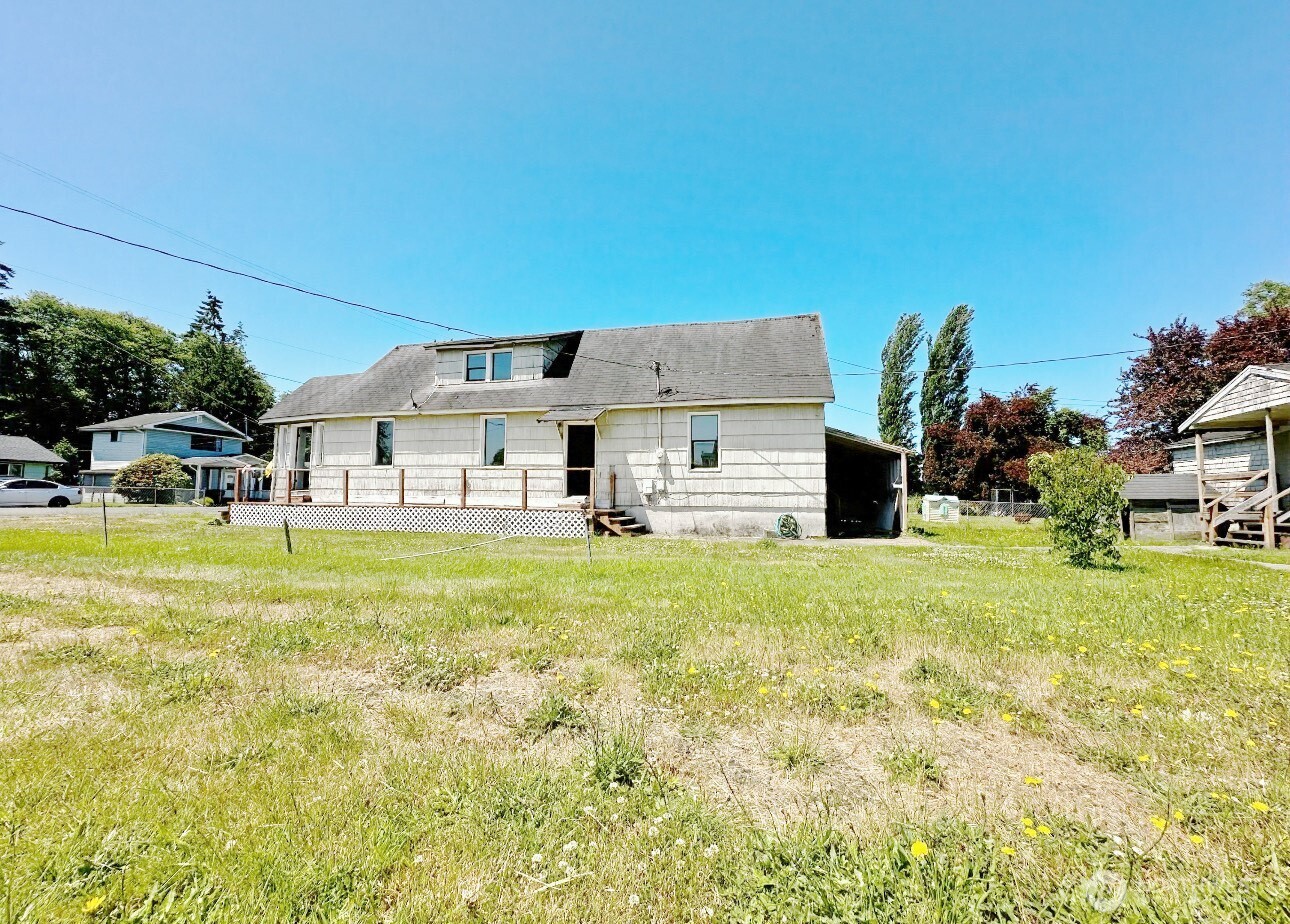 1202 West Perry Street Aberdeen, WA 98520 - Photo 2 of 35 a view of a big house with a big yard