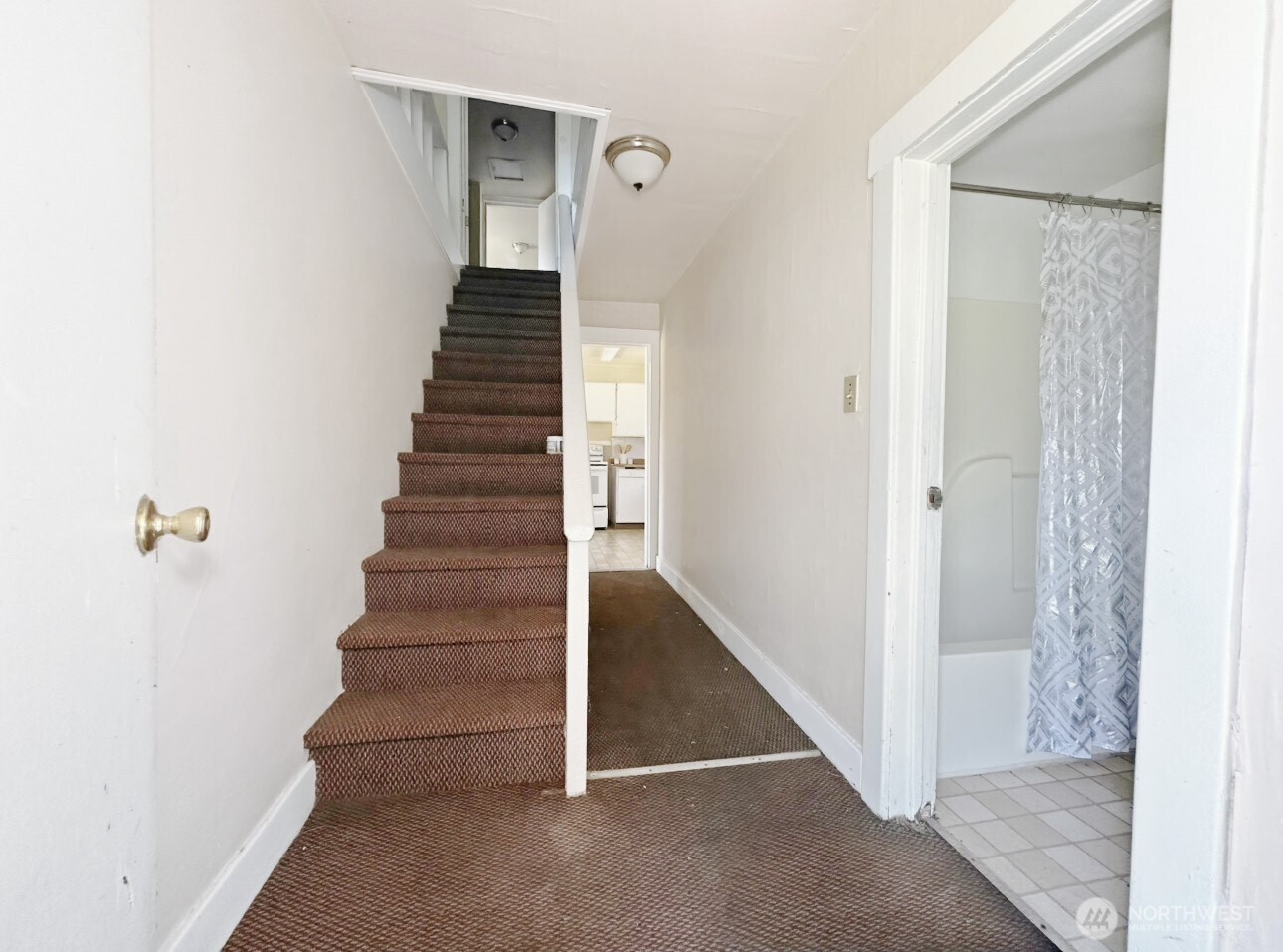 1202 West Perry Street Aberdeen, WA 98520 - Photo 7 of 35 a view of entryway