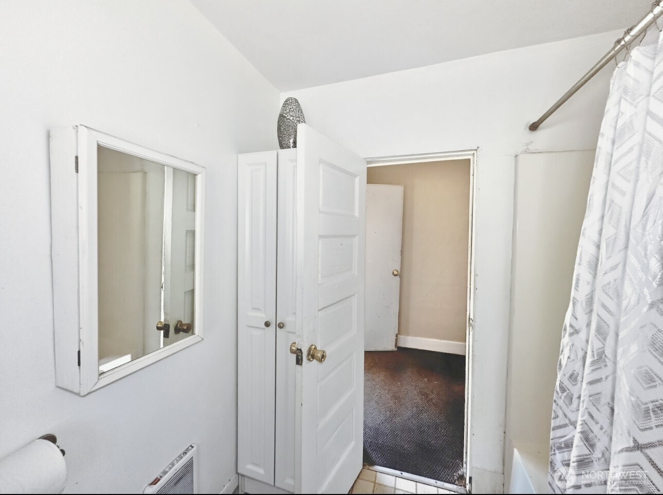 1202 West Perry Street Aberdeen, WA 98520 - Photo 10 of 35 a view of a bathroom from a hallway