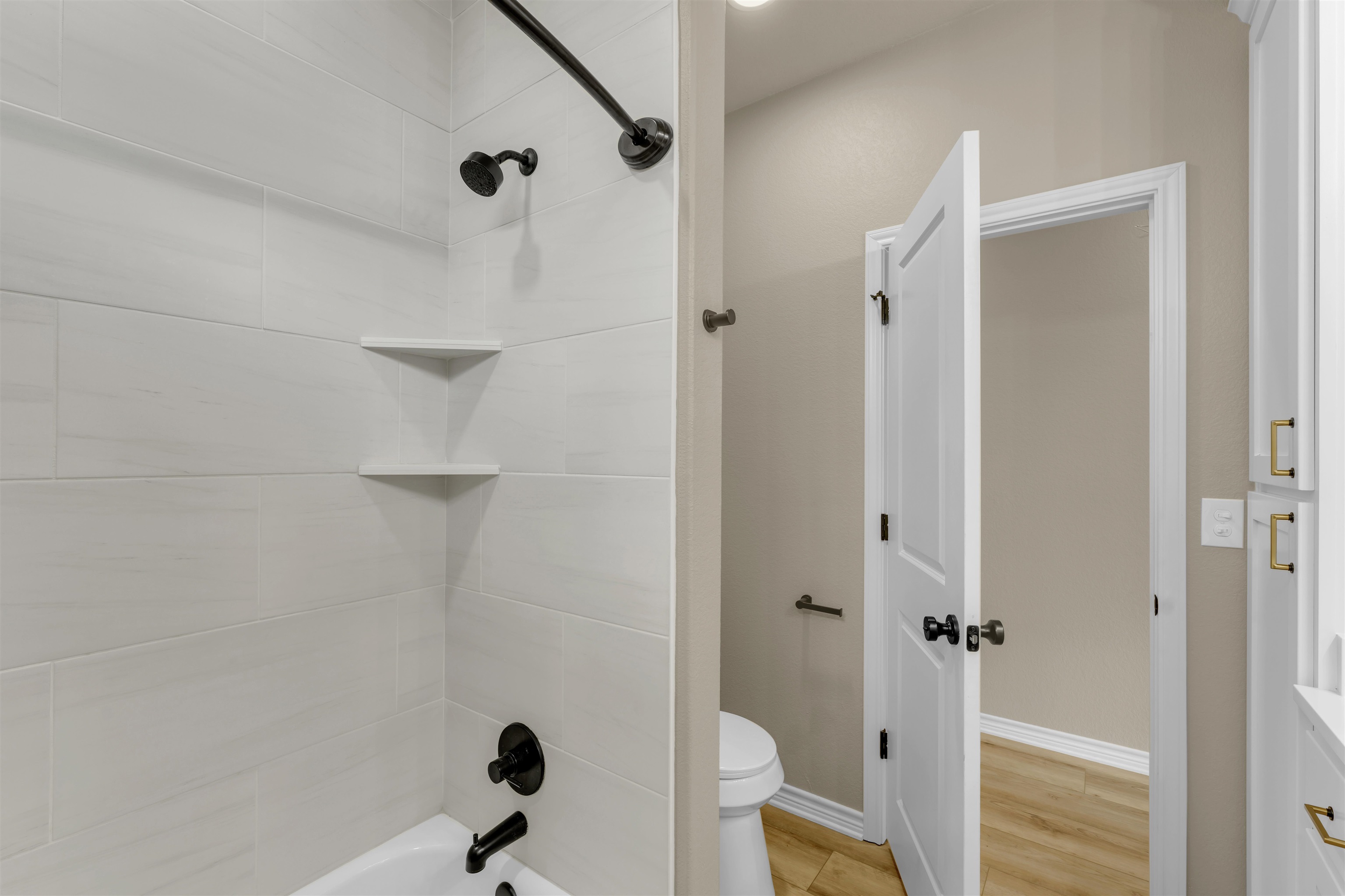 494 Johnson Road Mason, TX 76856 - Photo 12 of 28 a bathroom with a shower
