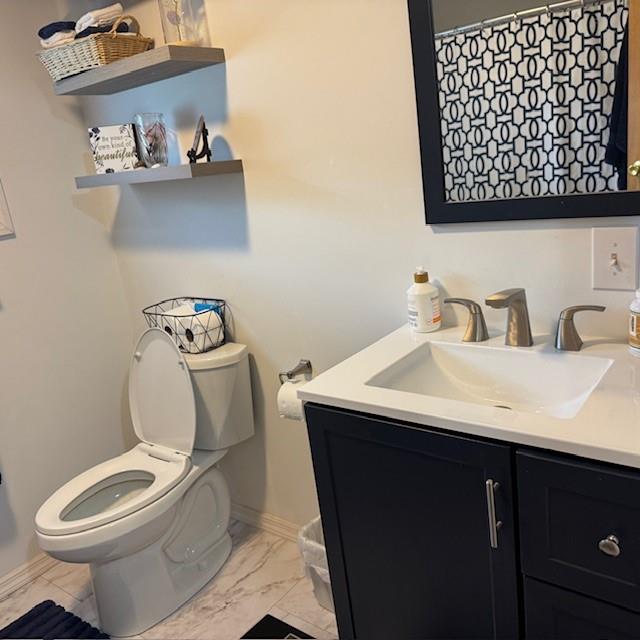 910 Robin Drive Apollo, PA 15613 - Photo 13 of 22 a bathroom with a sink a toilet and a mirror