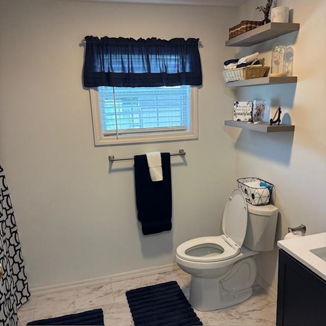 910 Robin Drive Apollo, PA 15613 - Photo 17 of 22 a bathroom with a toilet a sink and a shower