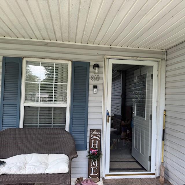 910 Robin Drive Apollo, PA 15613 - Photo 5 of 22 a front view of a house