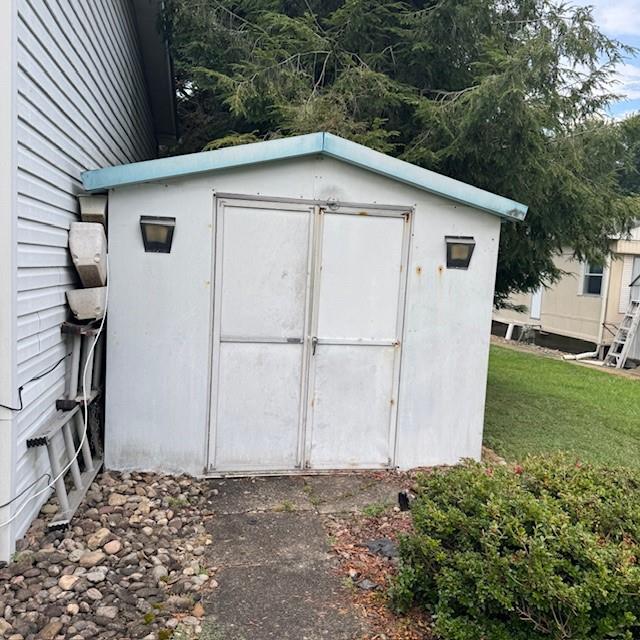 910 Robin Drive Apollo, PA 15613 - Photo 7 of 22 a backyard of a house