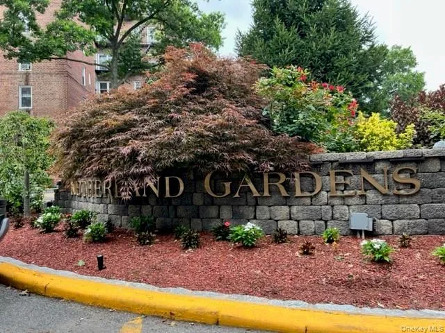 $149,999 | 5621 Netherland Avenue, Unit 3C | North Riverdale