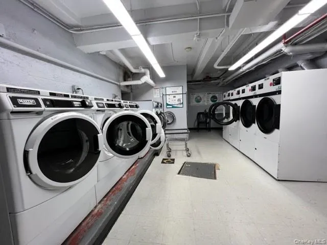 $149,999 | 5621 Netherland Avenue, Unit 3C | North Riverdale