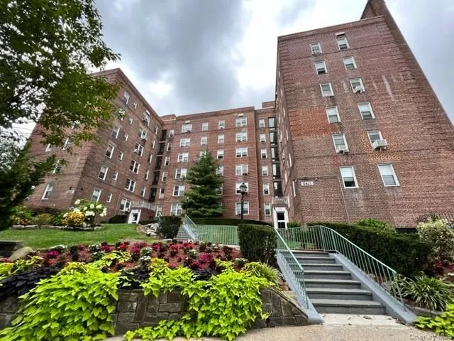 $149,999 | 5621 Netherland Avenue, Unit 3C | North Riverdale