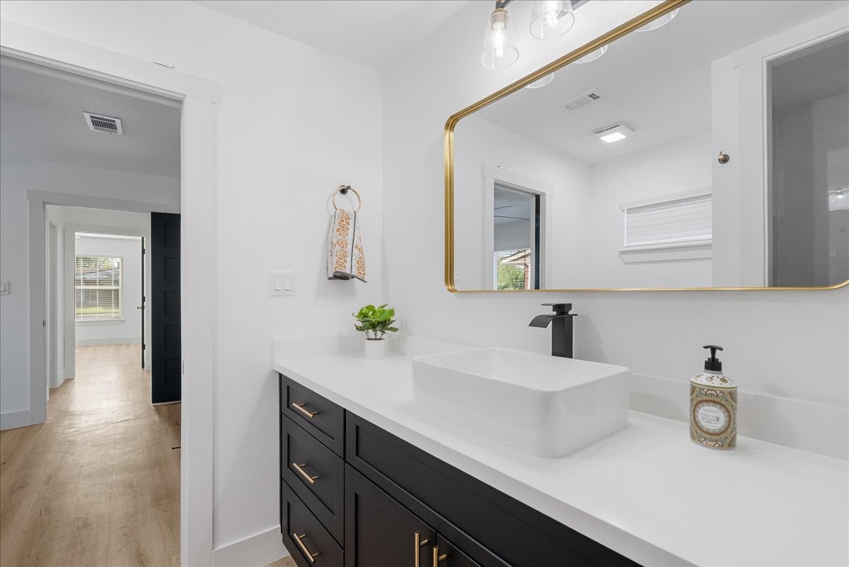5219 Cosby Street Houston, TX 77021 - Photo 33 of 50 Art meets hygiene. This full bath features a gorgeous vanity and a vessel sink that serves as a sculptural centerpiece.
