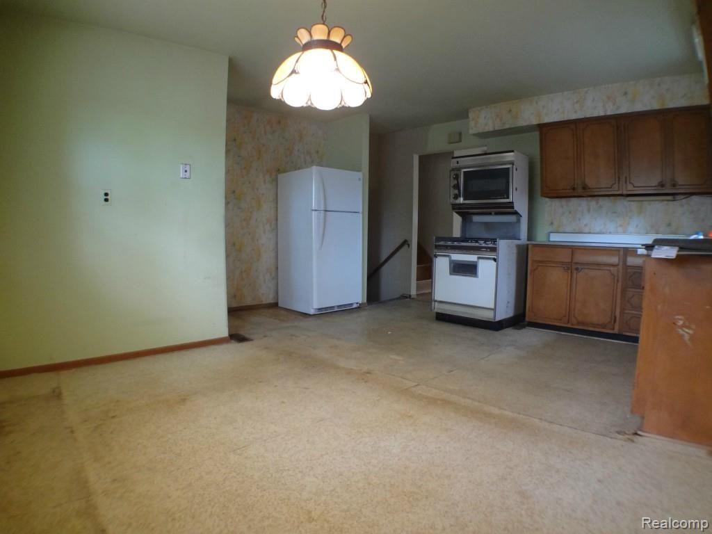 2072 Derby Road Birmingham, MI 48009 - Photo 4 of 30