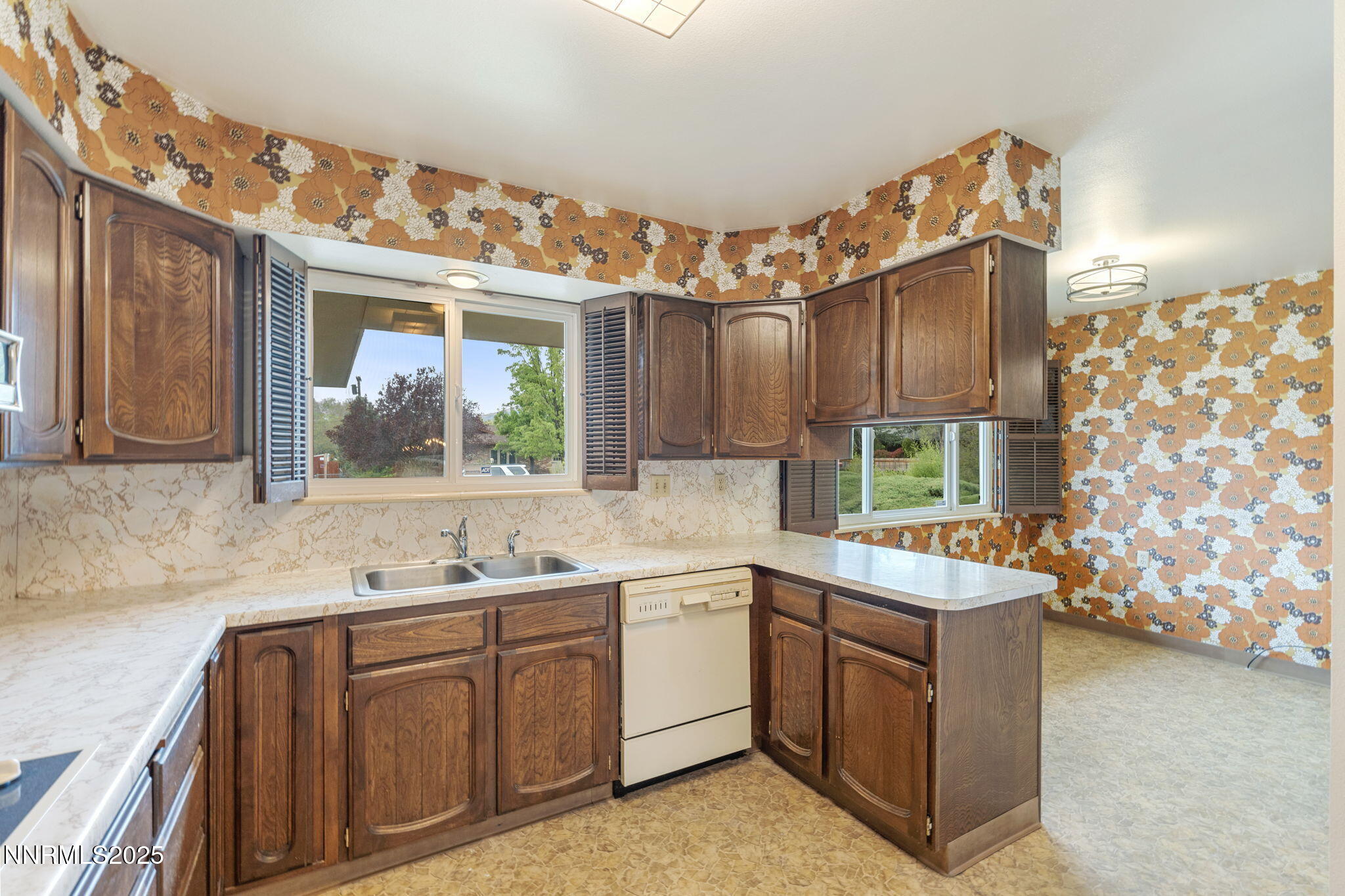 1495 Lillian Way Reno, NV 89509 - Photo 5 of 29 14-web-or-mls-DSC09012