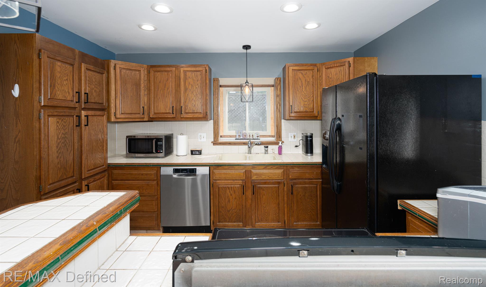 2286 Common Road Warren, MI 48092 - Photo 5 of 13 Kitchen