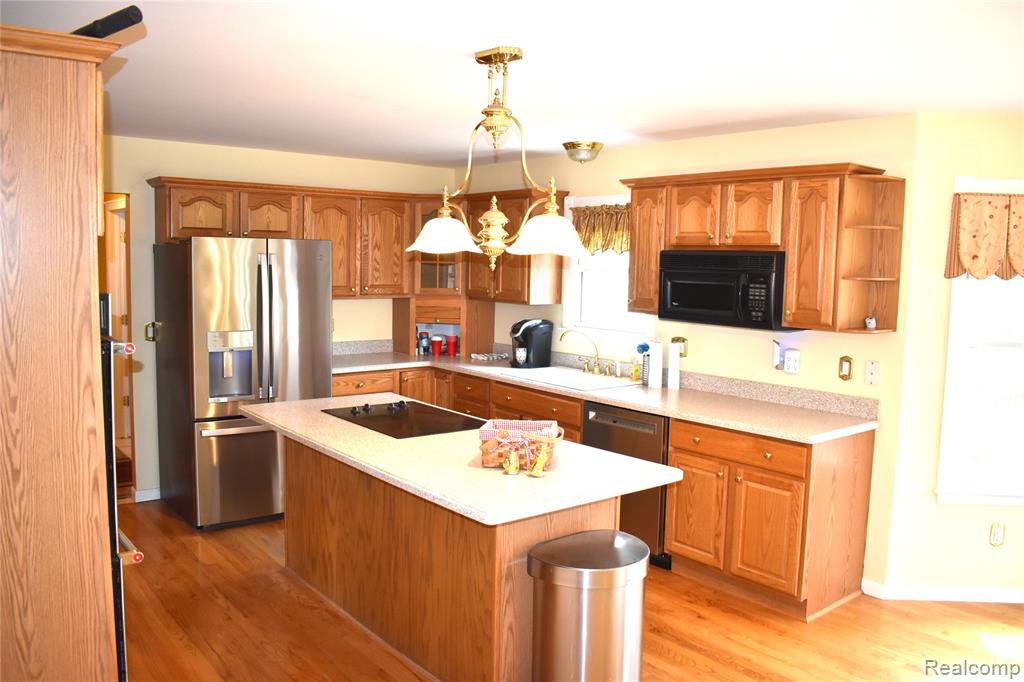10155 Roberts Road Gregory, MI 48137 - Photo 3 of 28