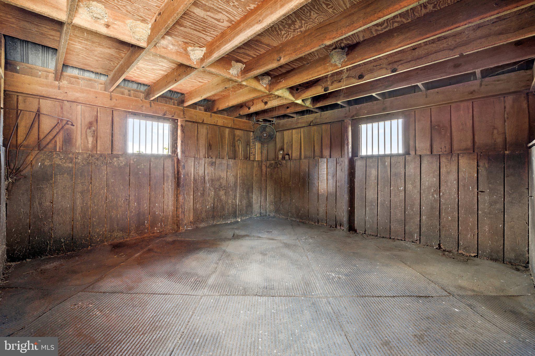 20385 Beaverdam Bridge Road Purcellville, VA 20132 - Photo 141 of 150 Stall w/ mats.
