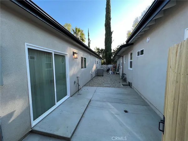$3,850 | 22050 Hart Street, Canoga Park, CA 91303