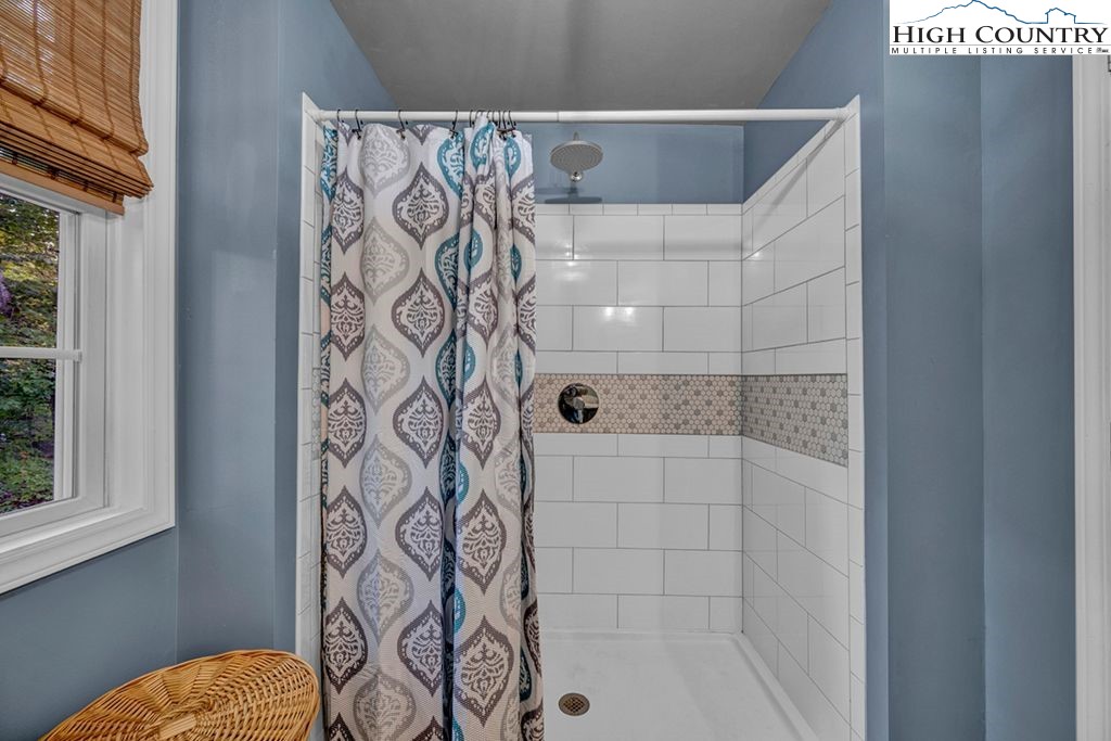 607 Charter Hills Road Beech Mountain, NC 28604 - Photo 15 of 31 a bathroom with a shower curtain
