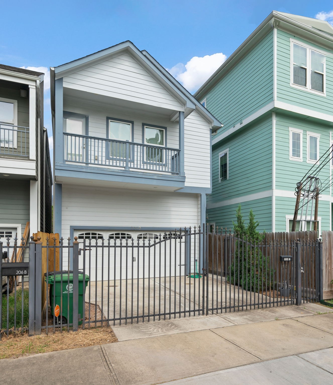 206 Burr Street, Unit A Houston, TX 77011 - Photo 2 of 46