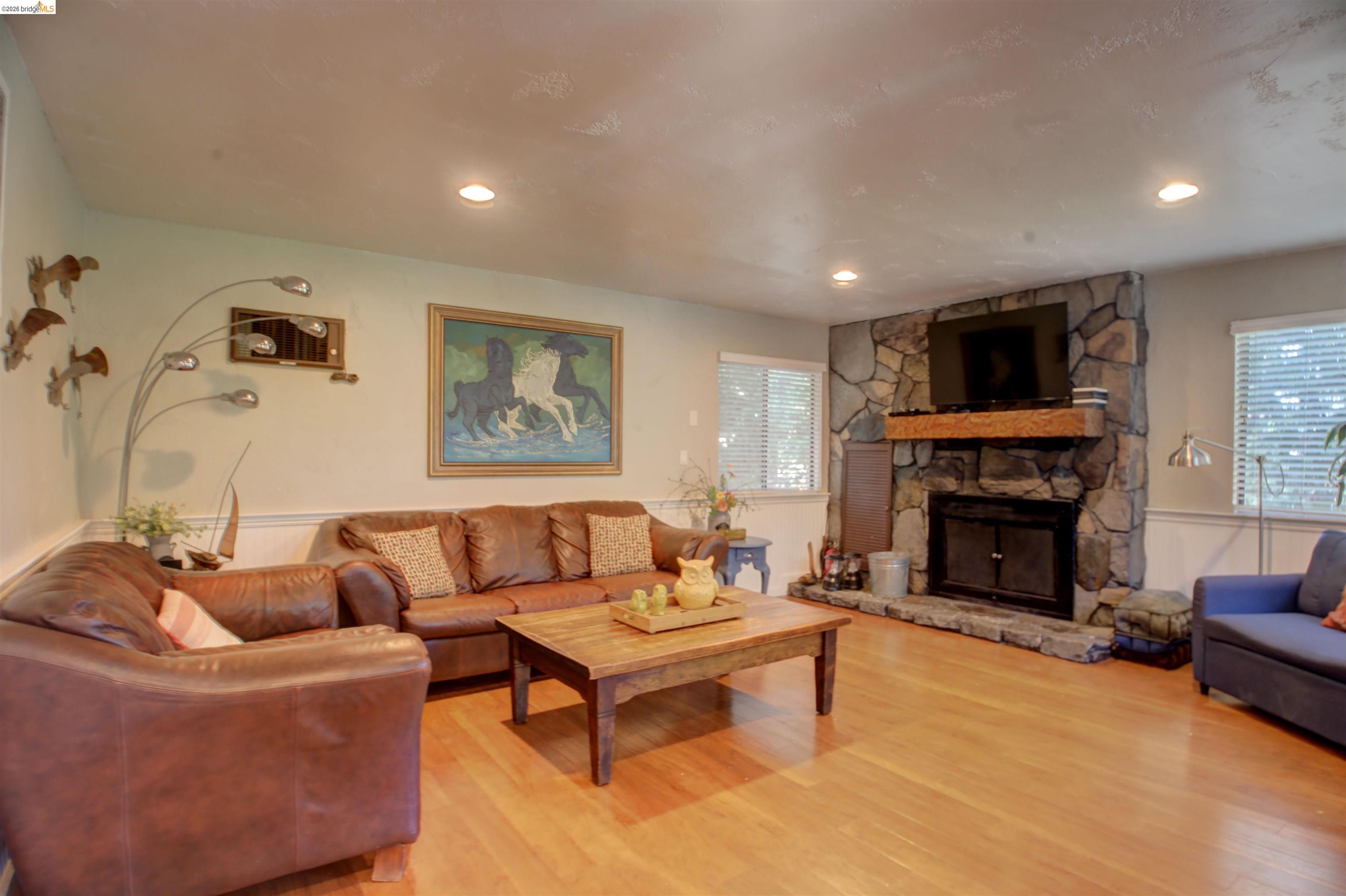 20097 Ridgecrest Way Groveland, CA 95321 - Photo 6 of 47 Gallery Image 6