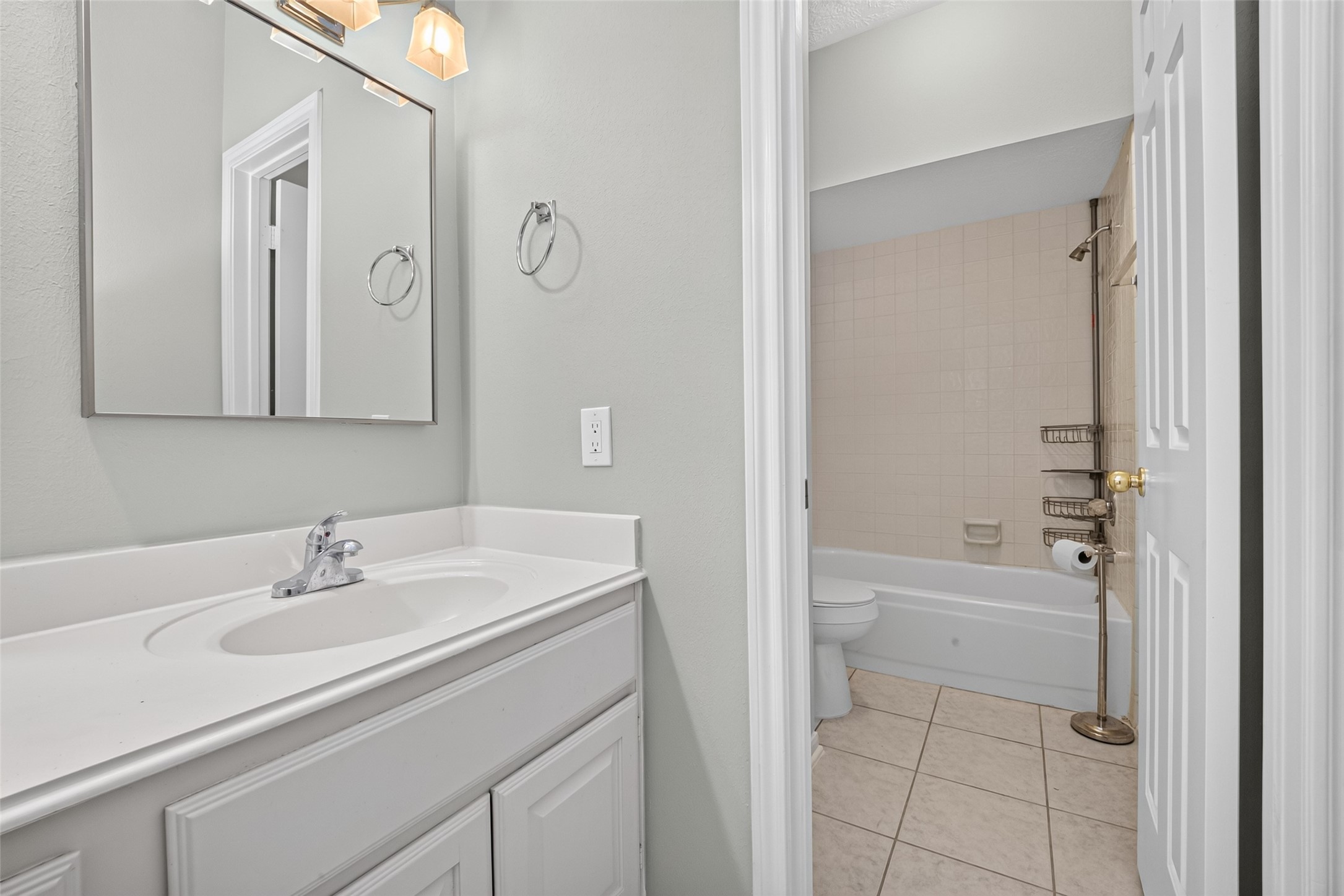 1430 Mabry Mill Road Houston, TX 77062 - Photo 29 of 39 Secondary bath