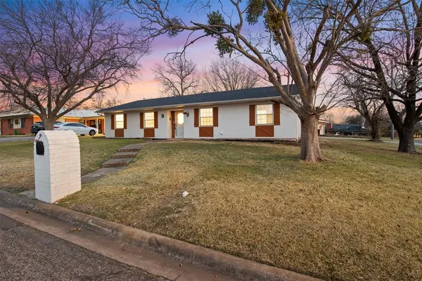 $1,850 | 622 Oxford Drive, Sherman, TX 75092