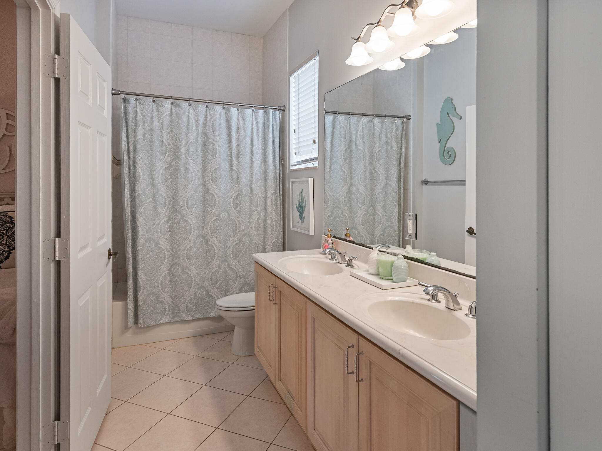 175 Via Rosina Jupiter, FL 33458 - Photo 30 of 63 Guest Bathroom