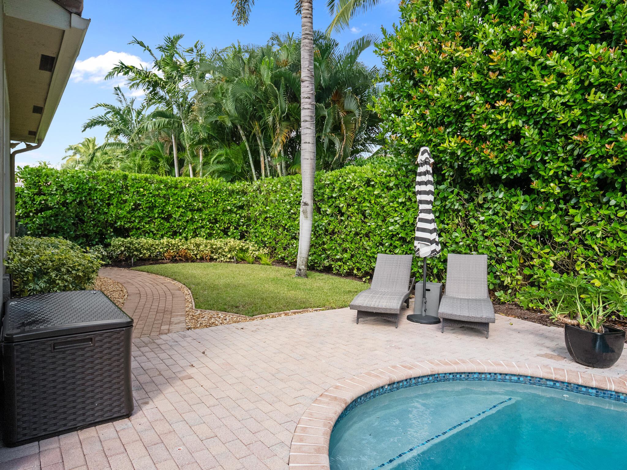 175 Via Rosina Jupiter, FL 33458 - Photo 48 of 63 Side Yard