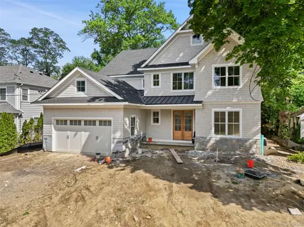 $4,495,000 | 8 Crest Lane, Scarsdale, NY 10583