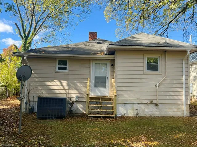 $1,525 | 823 Silver Avenue, Greensboro, NC 27403