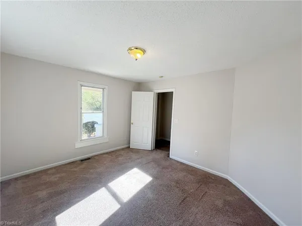 $1,525 | 823 Silver Avenue, Greensboro, NC 27403