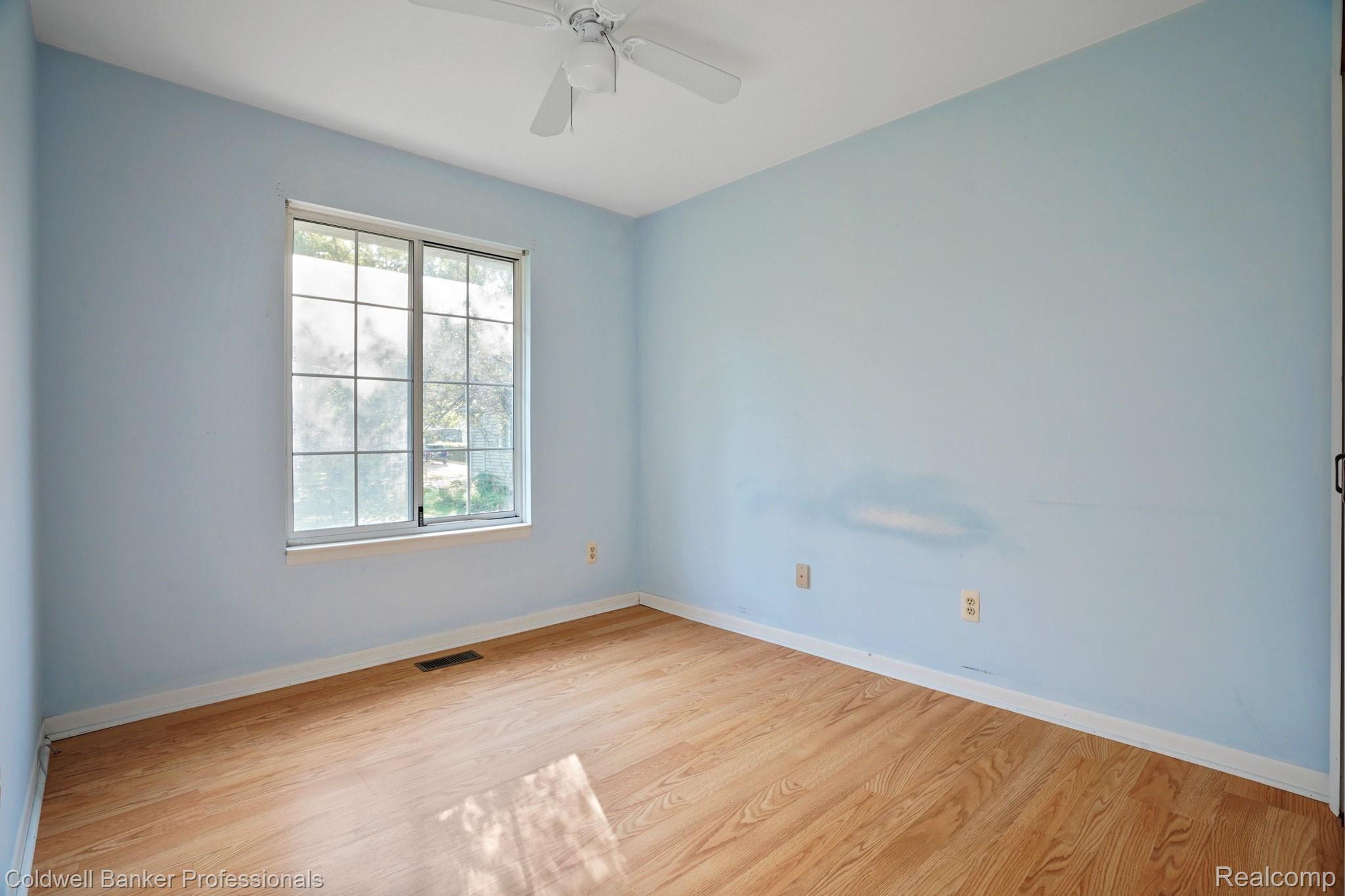 3070 Greenwood Street Rochester, MI 48309 - Photo 16 of 26 3070-Greenwood-Dr-18.JPG