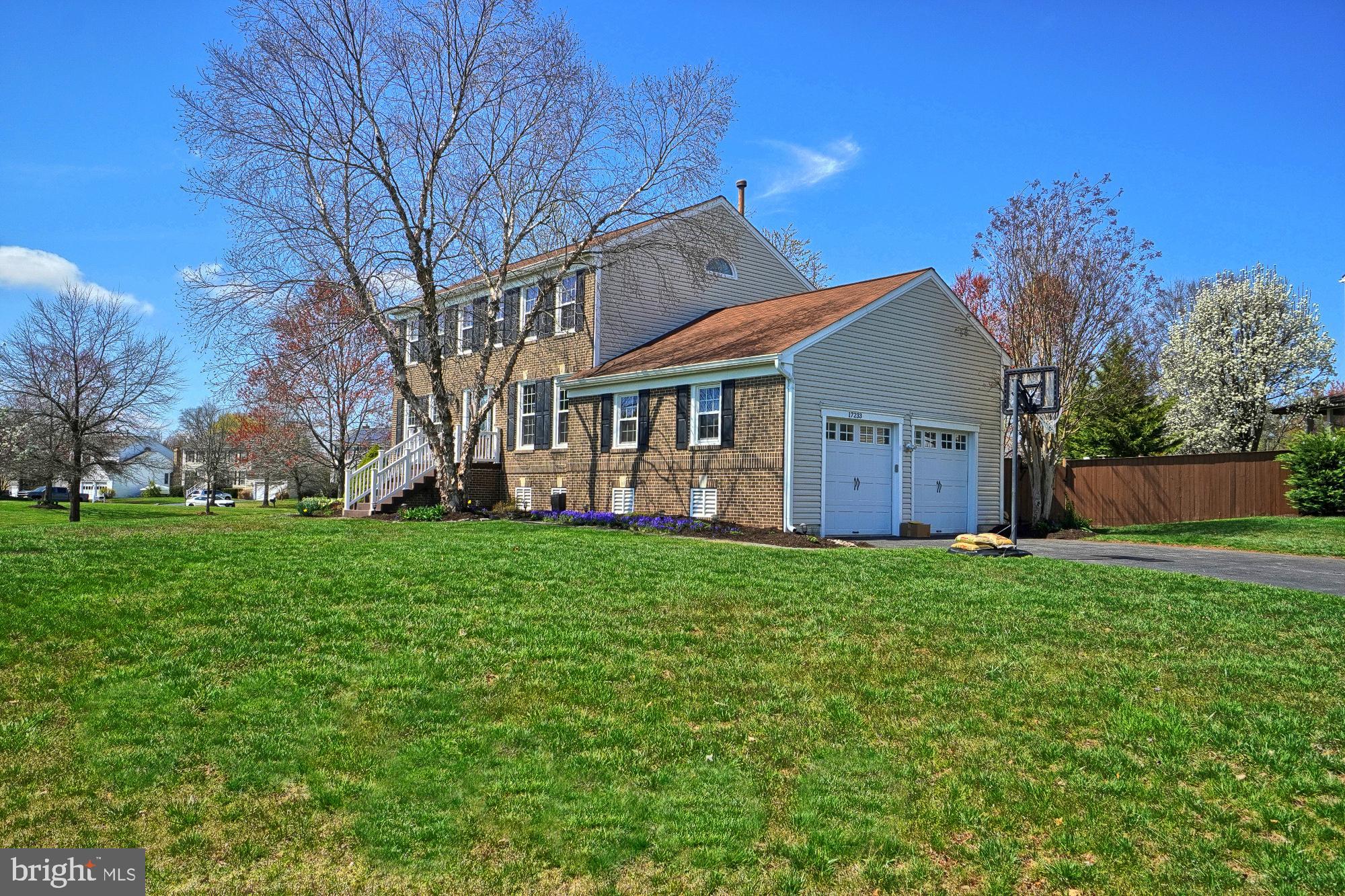 17233 Spates Hill Road Poolesville, MD 20837 - Photo 4 of 66 Two-car side load garage