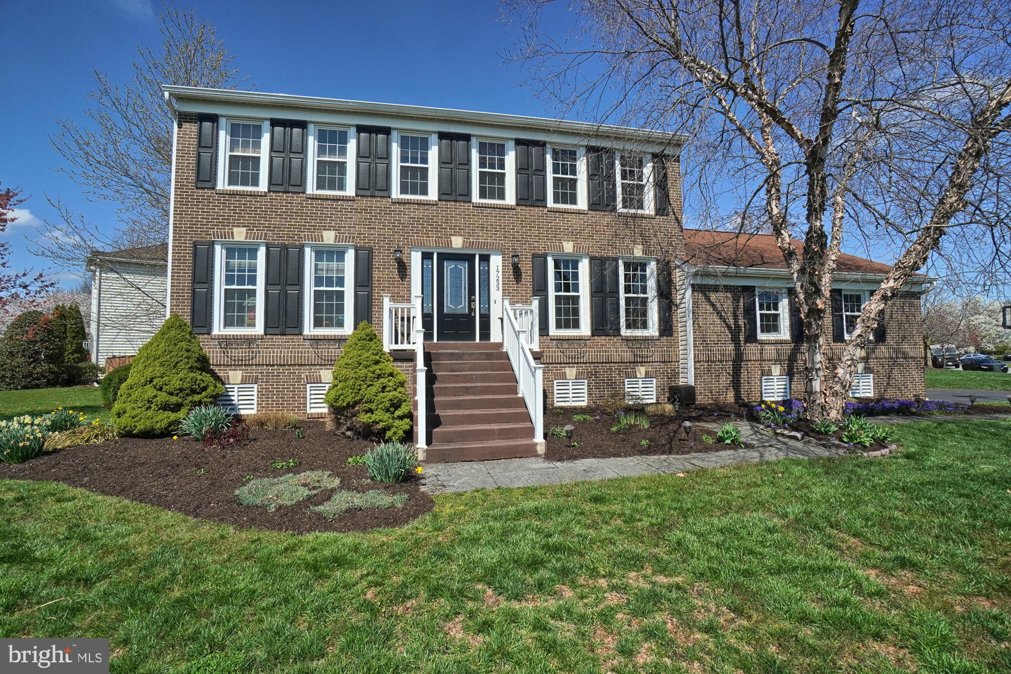 17233 Spates Hill Road Poolesville, MD 20837 - Photo 7 of 66 Easy maintenance landscaping
