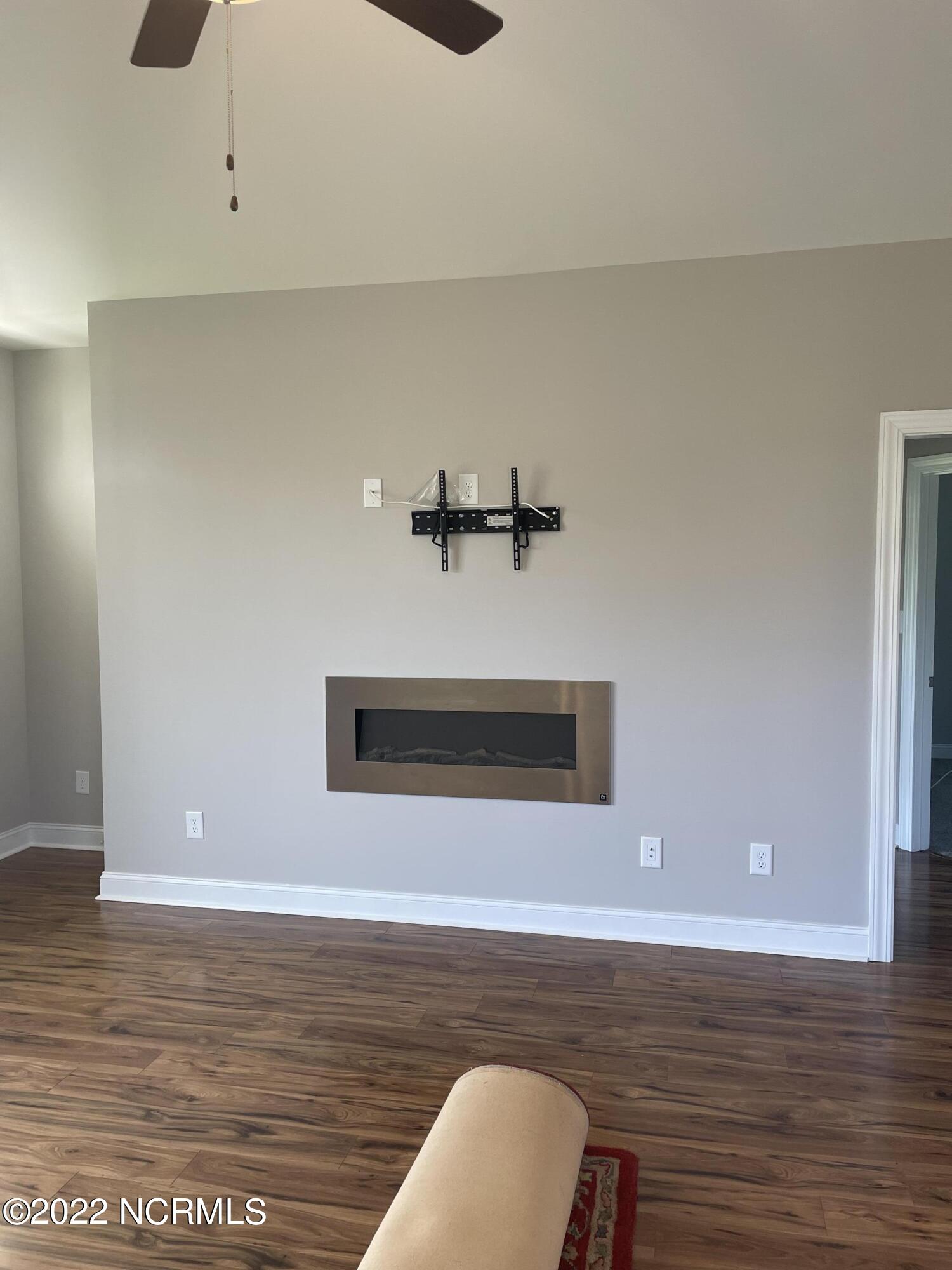 1393 Temples Point Road Havelock, NC 28532 - Photo 8 of 27 Living Area