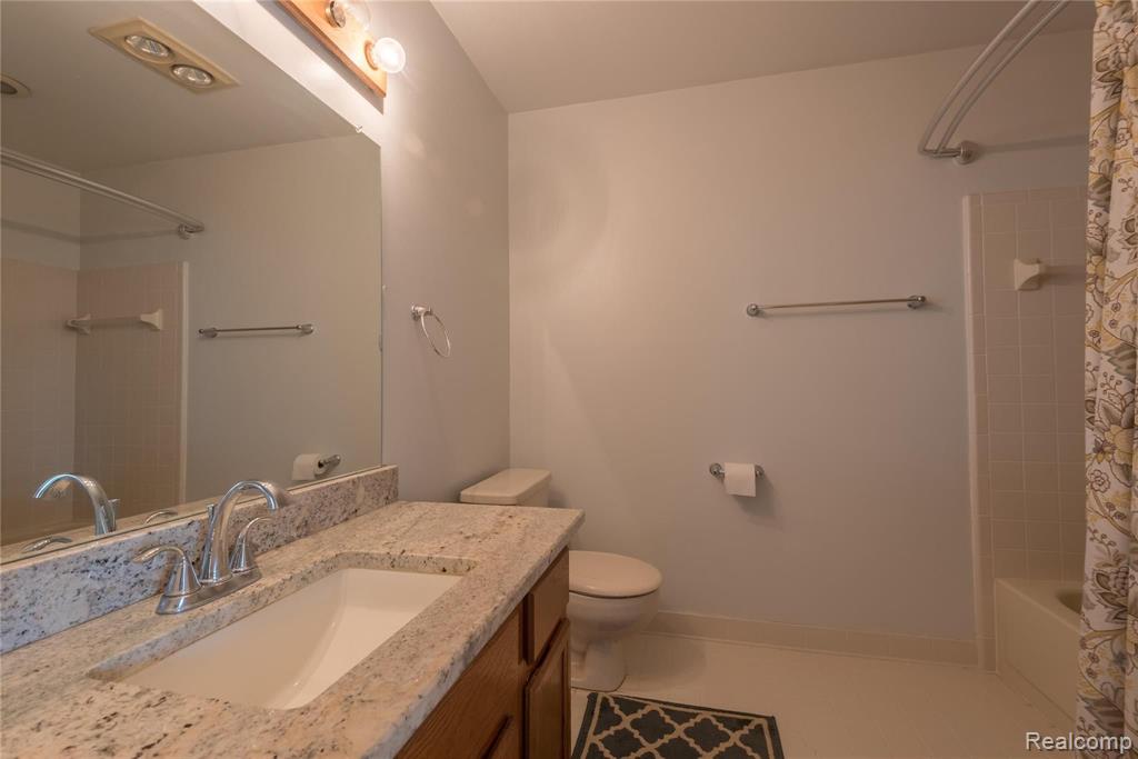 29588 Meadow Ridge South Farmington Hills, MI 48334 - Photo 14 of 17