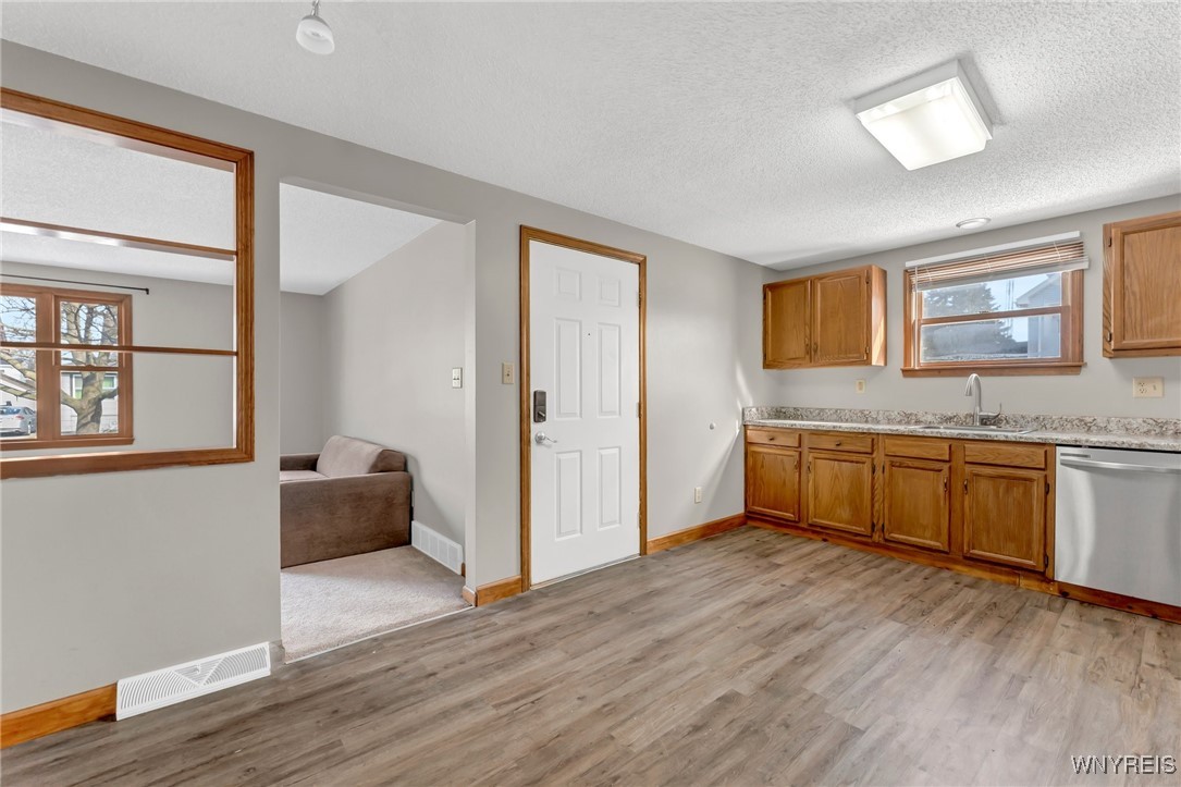 71 Downing Street Buffalo, NY 14220 - Photo 7 of 20