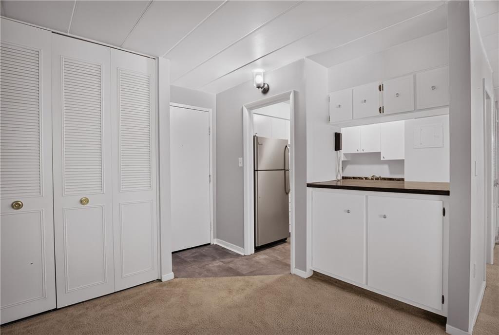 5 Bayard Road, Unit 309 Pittsburgh, PA 15213 - Photo 6 of 42 Spacious and versatile living space featuring generous closet storage and a warm, inviting color palette.