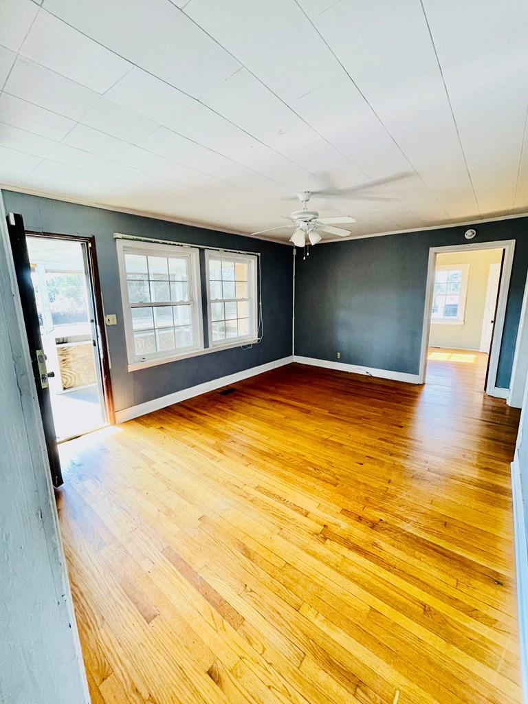 3049 Willow Swamp Road Norway, SC 29113 - Photo 5 of 12 family room upon entry