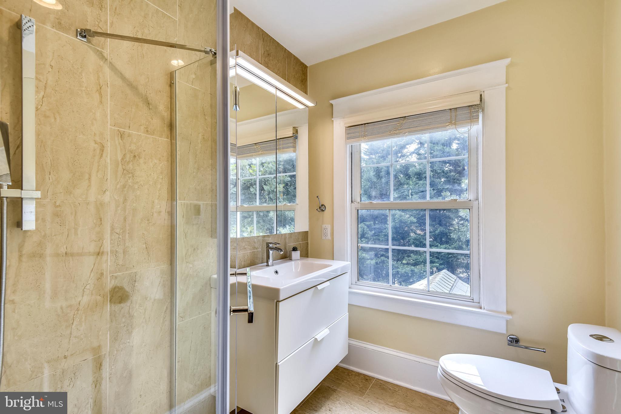 1407 North Glebe Road Arlington, VA 22207 - Photo 26 of 43 2nd bathroom upstairs