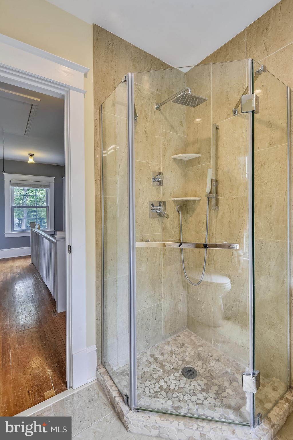 1407 North Glebe Road Arlington, VA 22207 - Photo 27 of 43 2nd bathroom upstairs