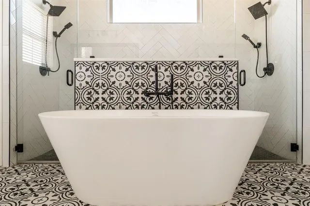 $1,274,000 | 704 Glade Pk Court, Azle, TX 76020